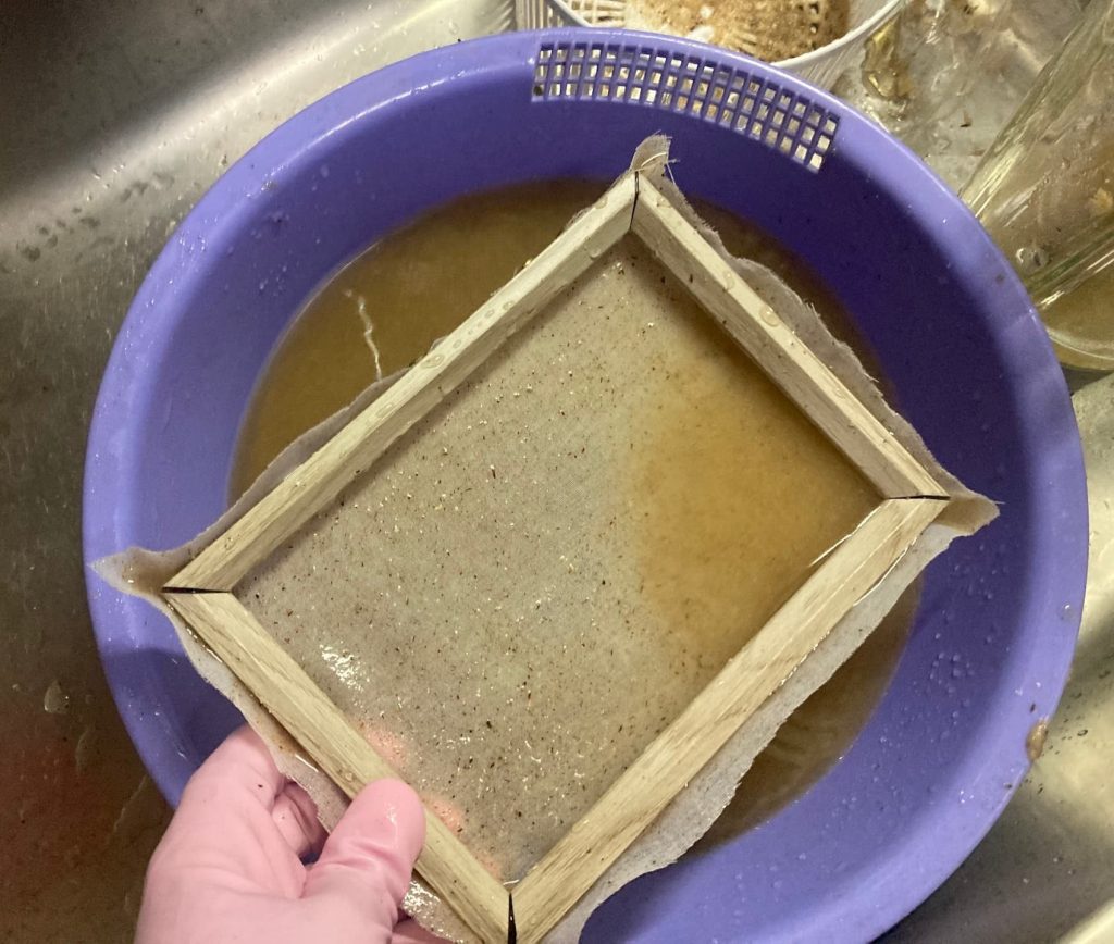 Forming a paper sheet with the handmade suketa frame