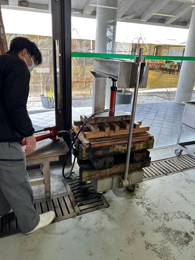 Pressing the sheet to remove water